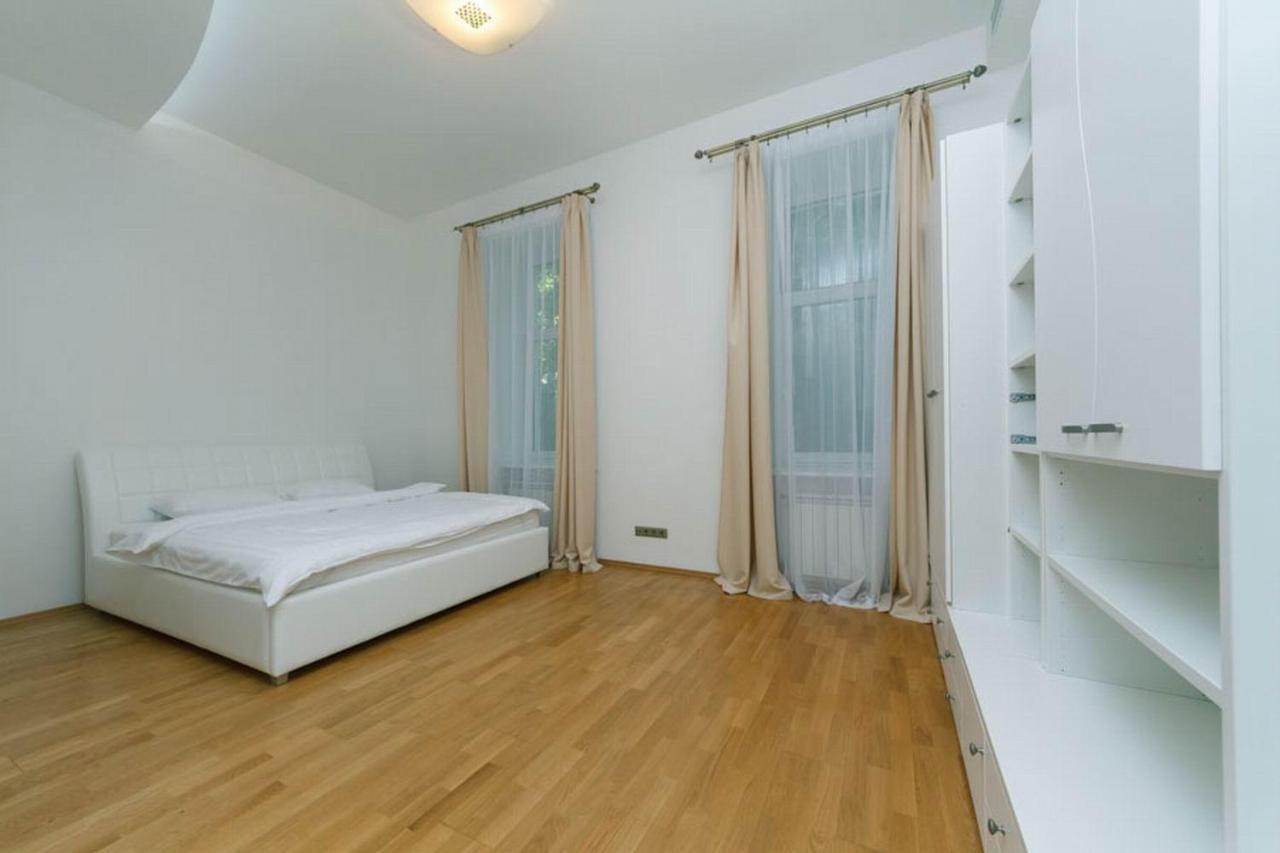 Lux Near Maidan, Khreschutyk 3Br Apartamento Kiev Exterior foto